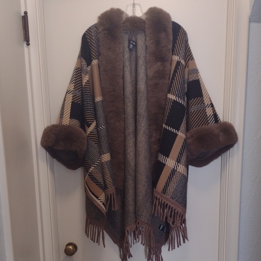 Ali Miles Faux Fur Plaid Poncho Sweater With Fringe (J602)